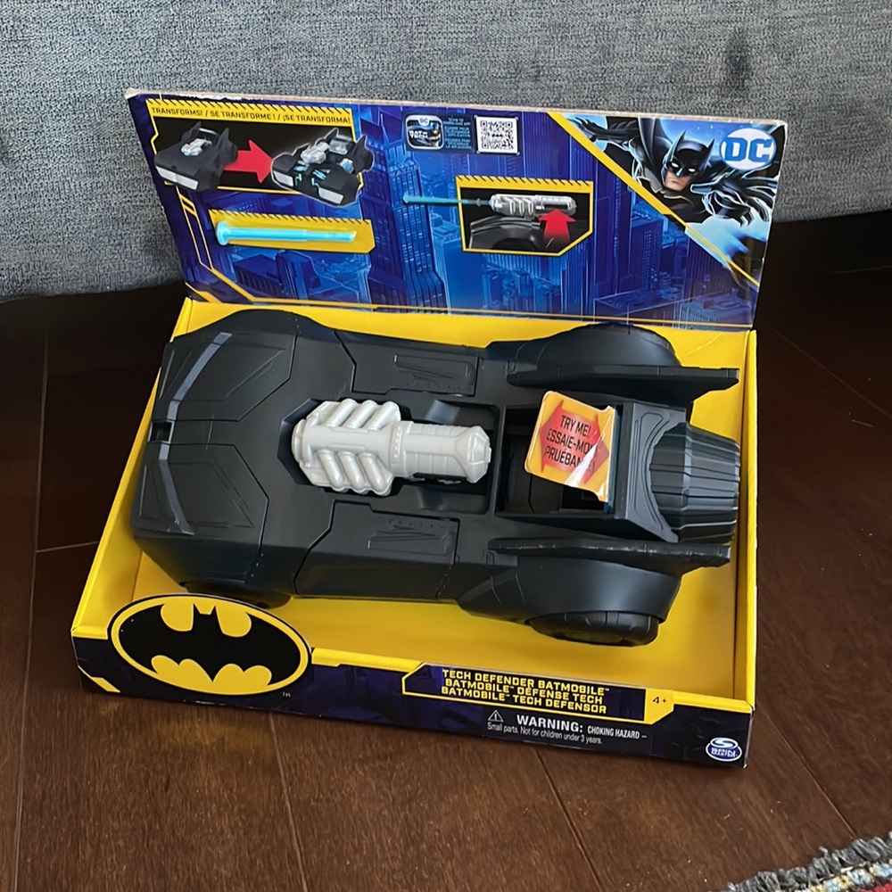 DC Comics Batmobile - Picture 5 of 9